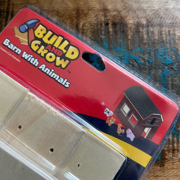Build and Grow Barn with Animals - Picture 2 of 3